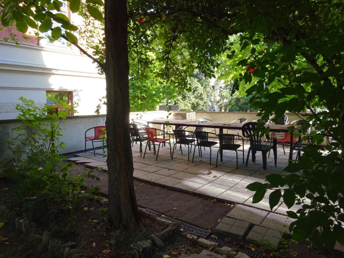 Hummel Hostel - Historische Stadtvilla Mit Garten Weimar  Bagian luar foto