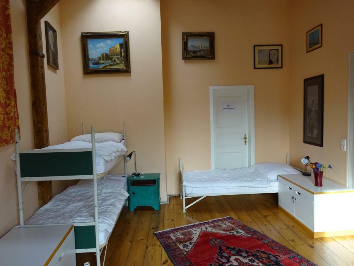 Hummel Hostel - Historische Stadtvilla Mit Garten Weimar  Bagian luar foto